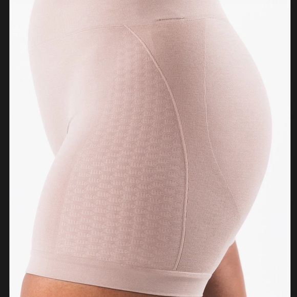 NWT Alphalete Contour Shorts - Picture 4 of 8